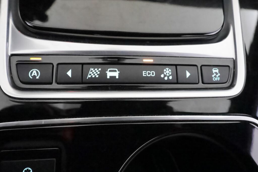 Jaguar XE 2015 Sininen