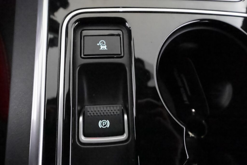 Jaguar XE 2015 Sininen