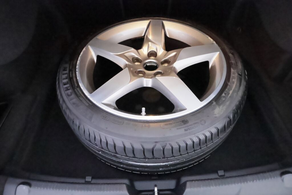 Jaguar XE 2015 Sininen