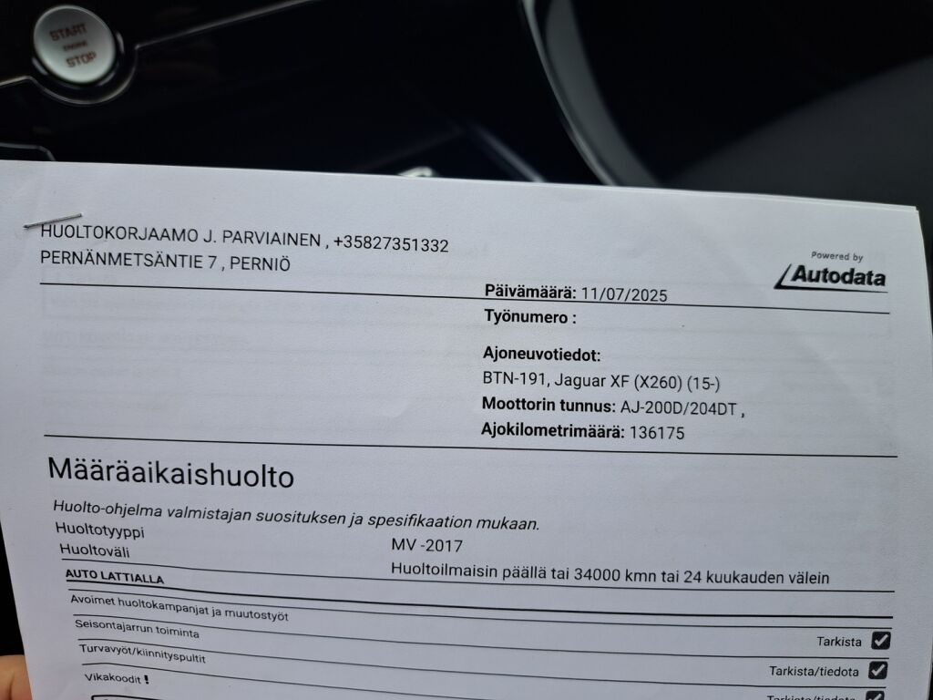 Jaguar XE 2016 Musta