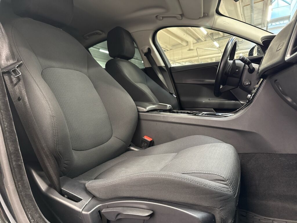 Jaguar XE 2016 Musta