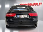 Jaguar XE 2016 Musta