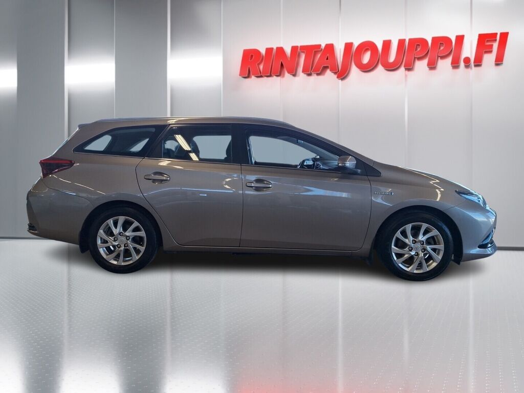 Toyota Auris 2015 Ruskea (beige)