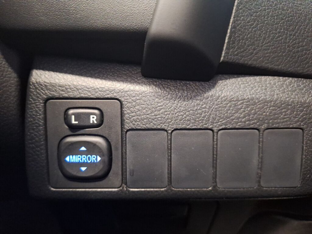 Toyota Auris 2015 Ruskea (beige)