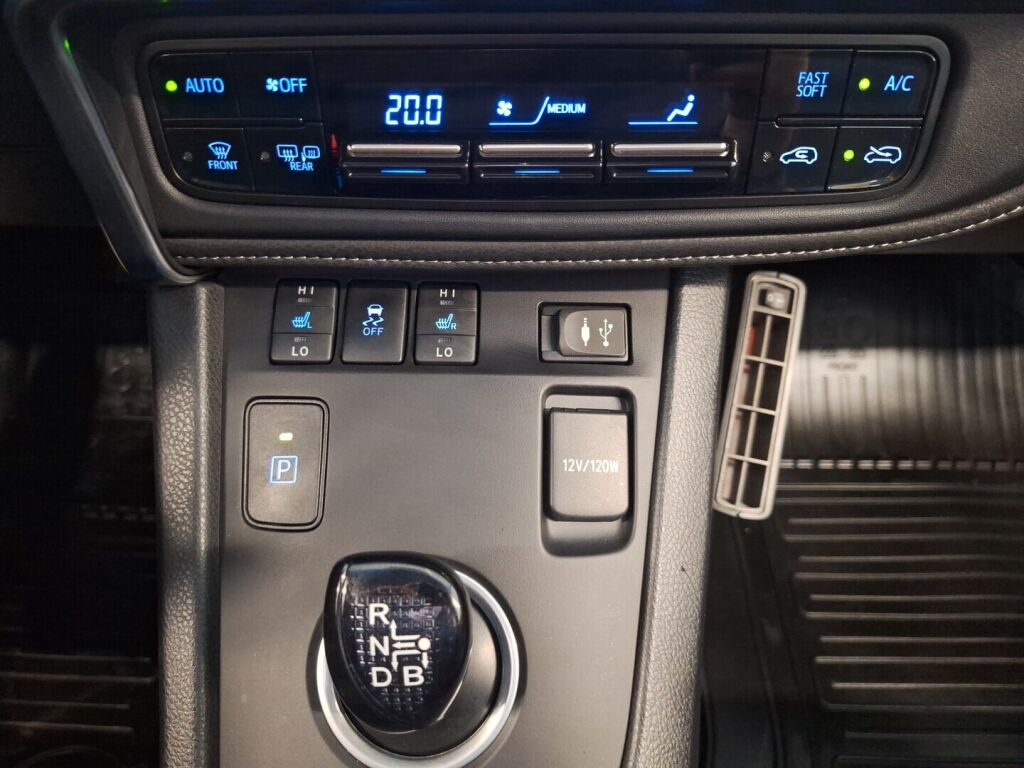 Toyota Auris 2015 Ruskea (beige)