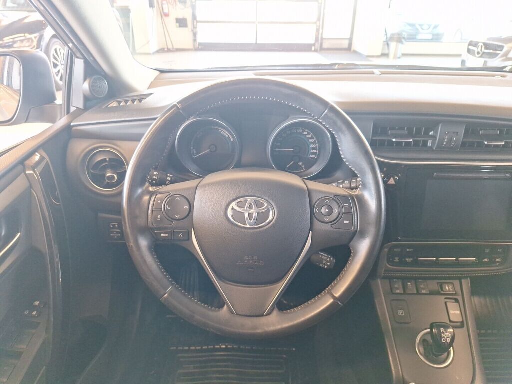 Toyota Auris 2015 Ruskea (beige)