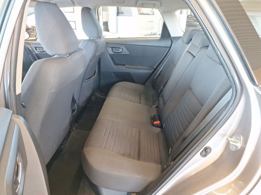 Toyota Auris 2015 Ruskea (beige)