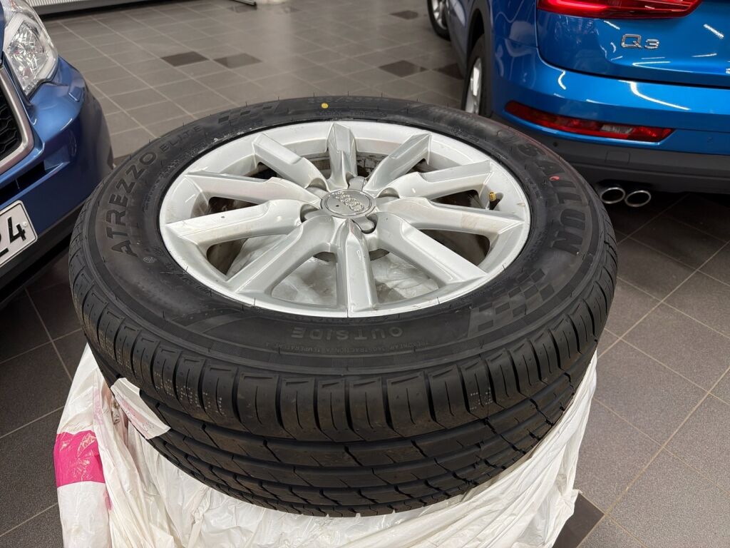 Audi Q3 2016 Sininen