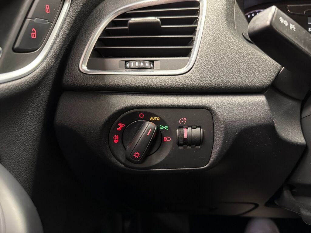 Audi Q3 2016 Sininen