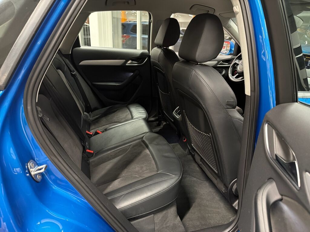 Audi Q3 2016 Sininen