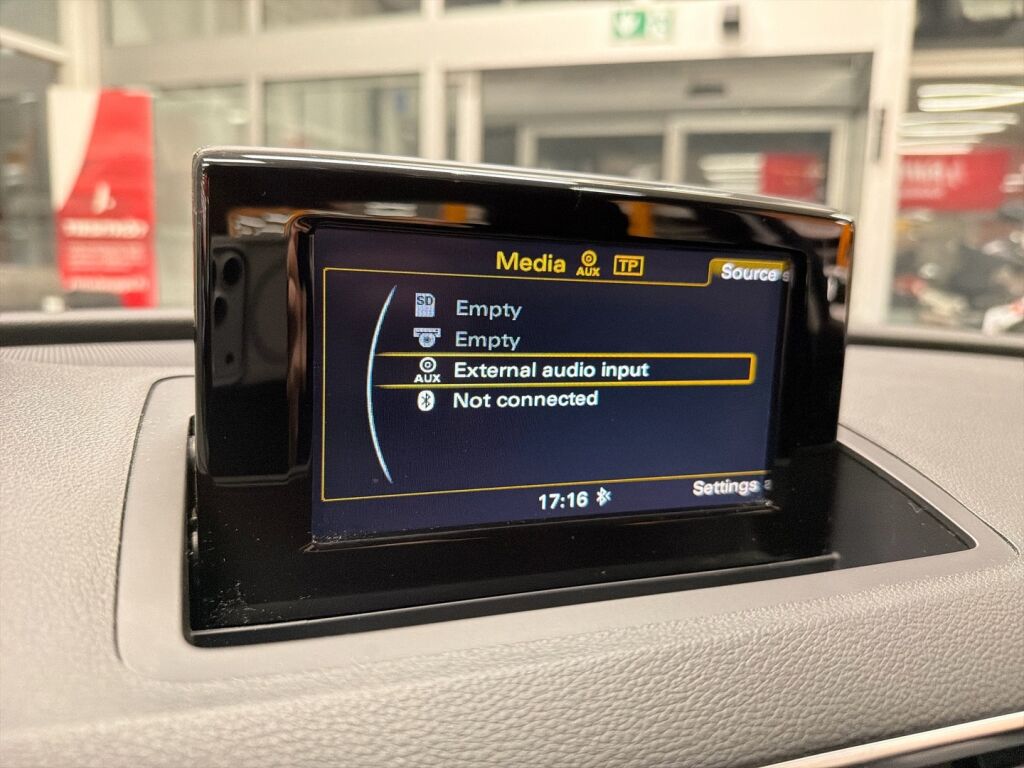 Audi Q3 2016 Sininen