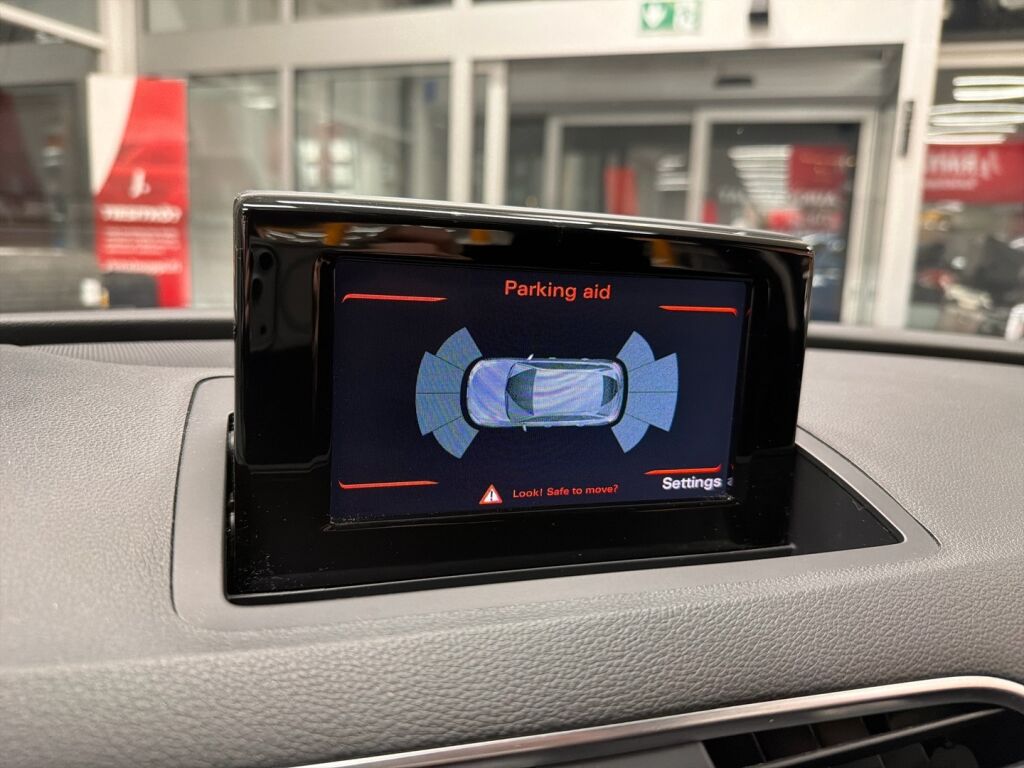 Audi Q3 2016 Sininen