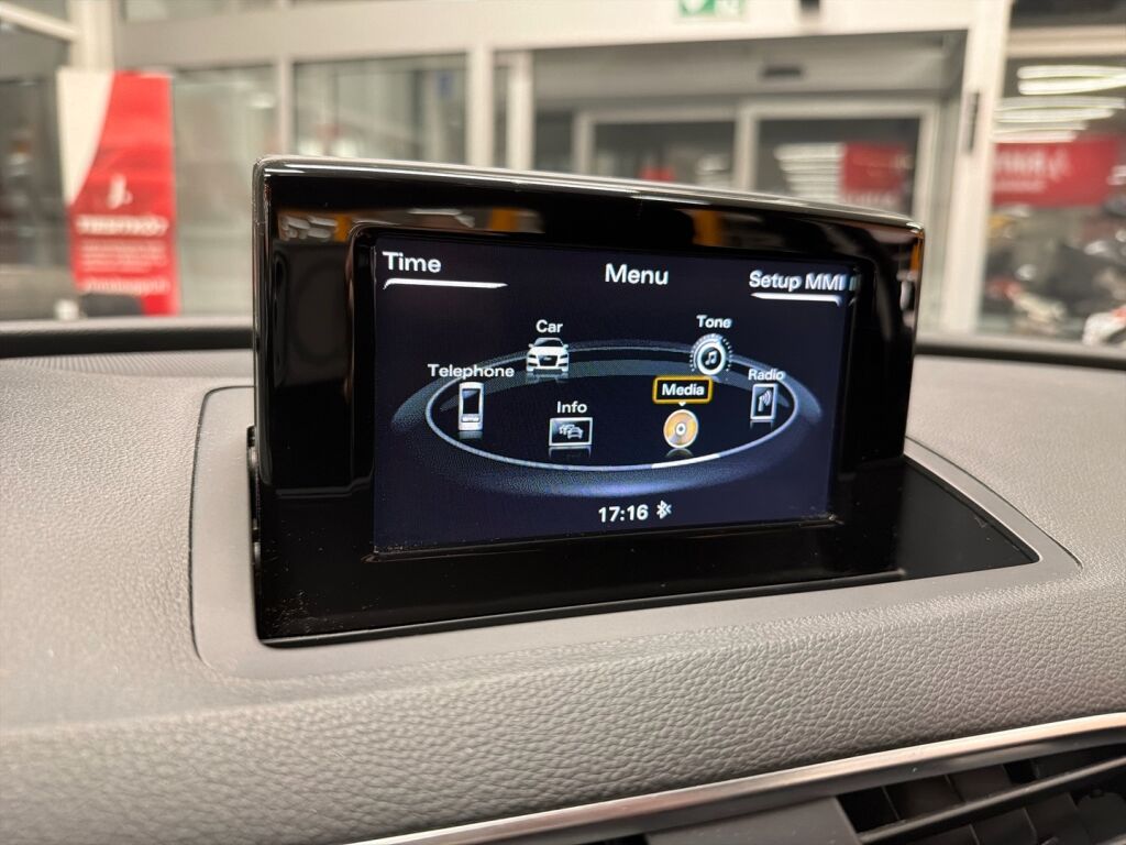 Audi Q3 2016 Sininen