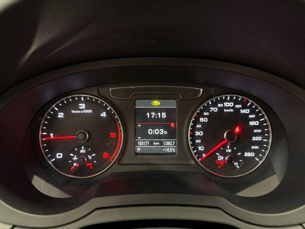 Audi Q3 2016 Sininen