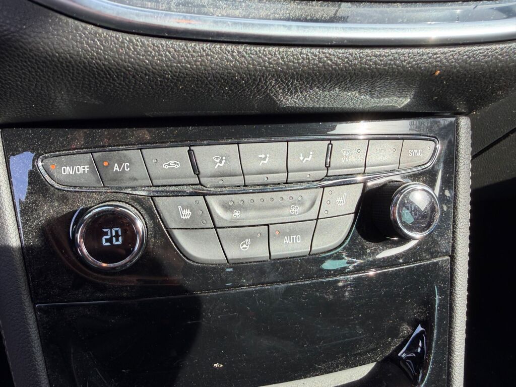 Opel Astra 2015 Punainen