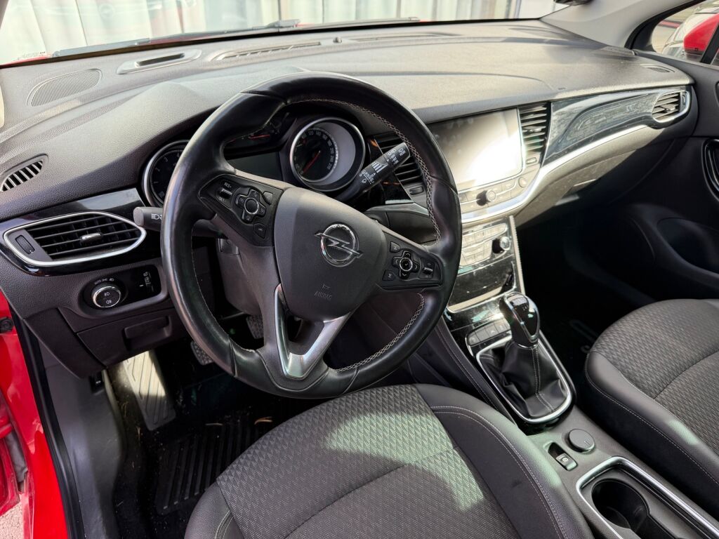 Opel Astra 2015 Punainen