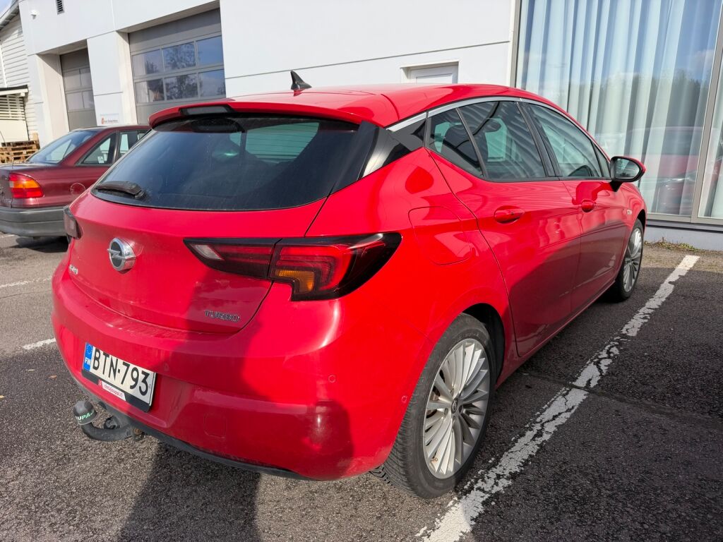 Opel Astra 2015 Punainen