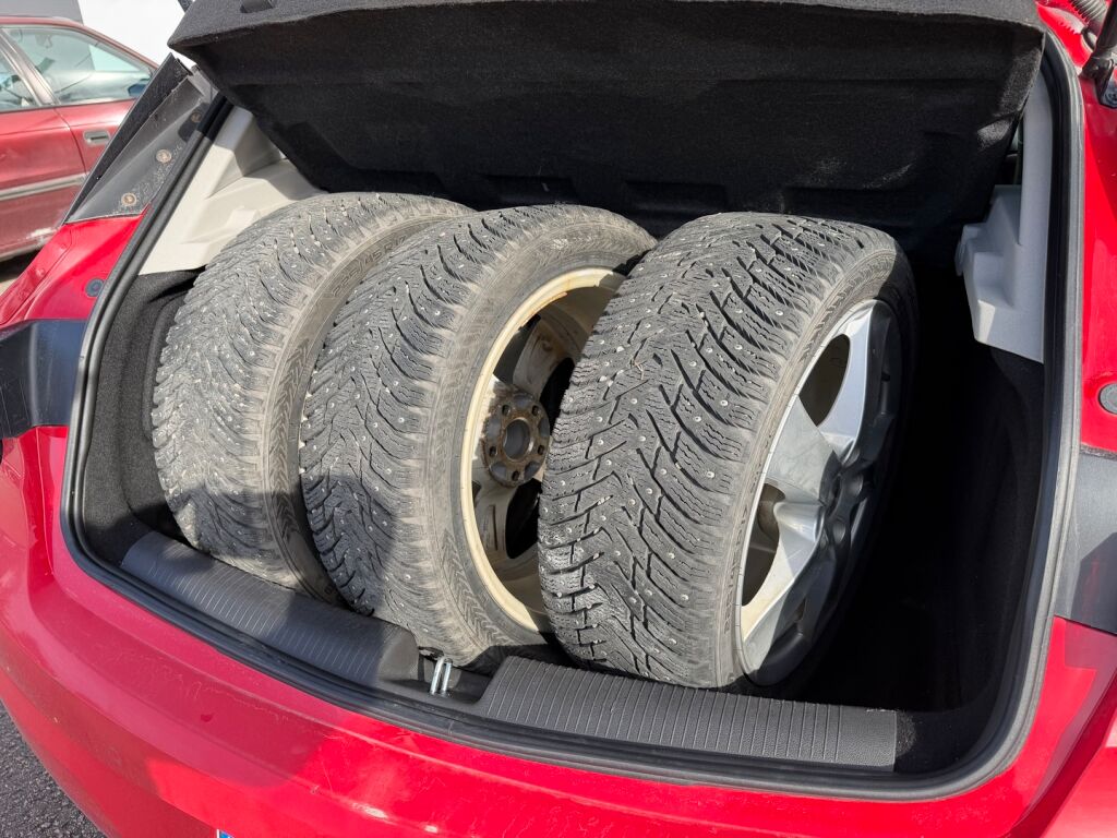 Opel Astra 2015 Punainen