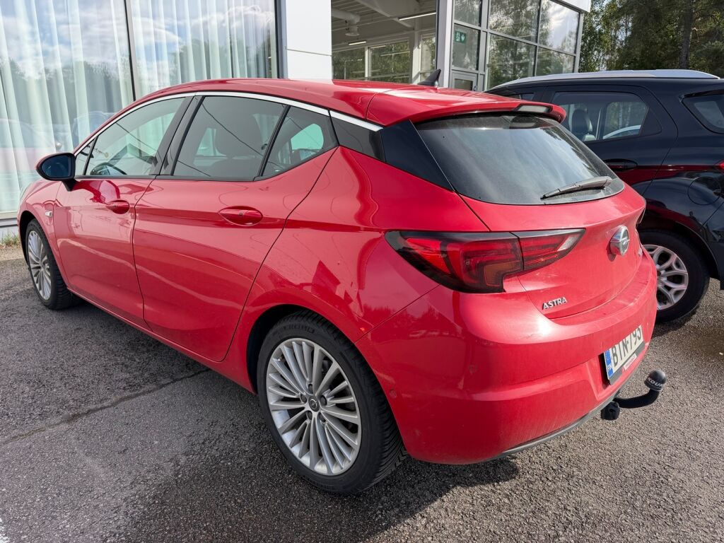 Opel Astra 2015 Punainen