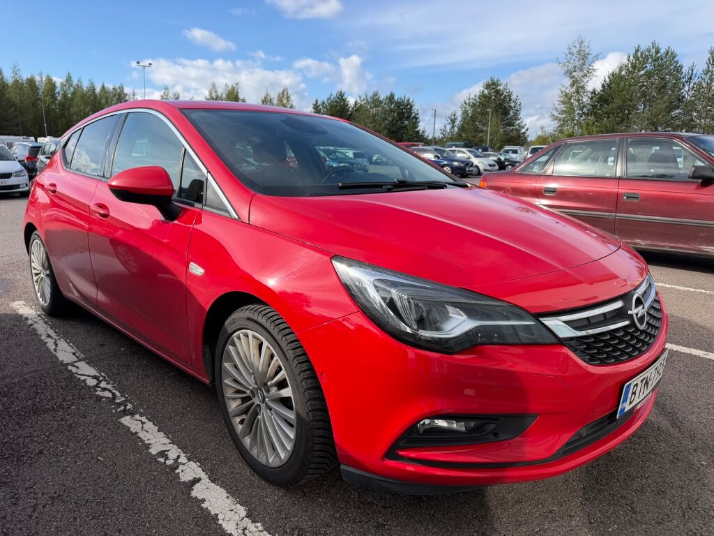 Opel Astra 2015 Punainen