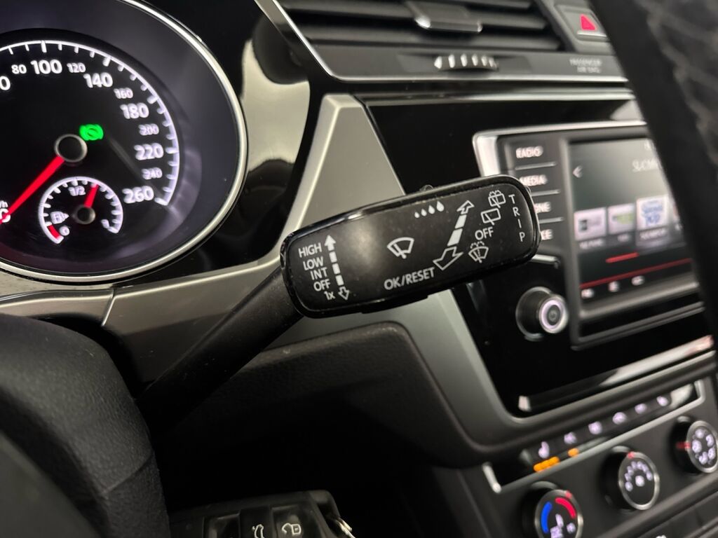 Volkswagen Touran 2016 Valkoinen