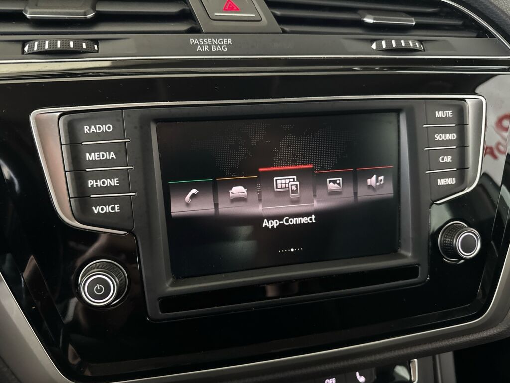 Volkswagen Touran 2016 Valkoinen