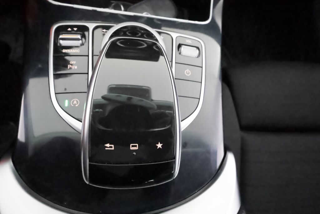 Mercedes-Benz C 2016 Ruskea (beige)