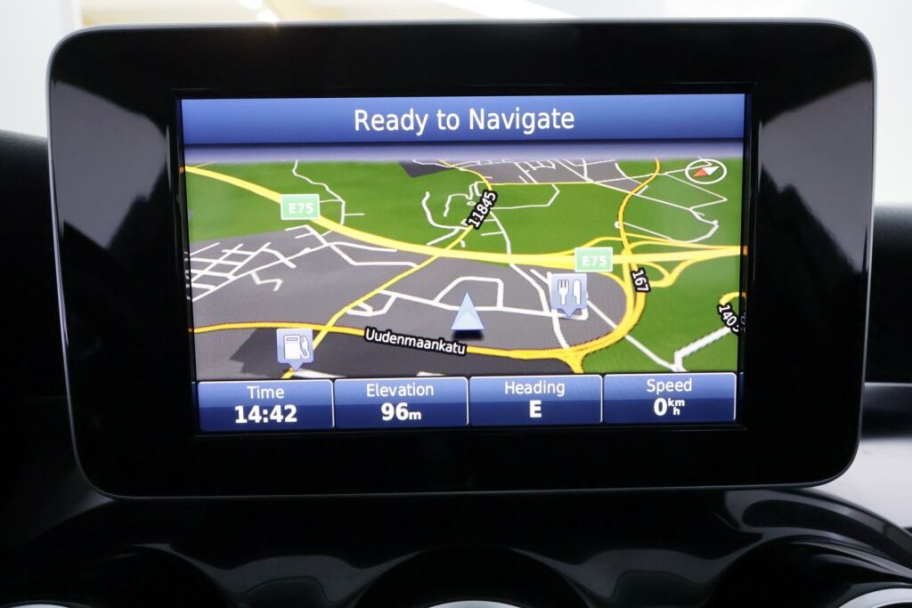 Mercedes-Benz C 2016 Ruskea (beige)