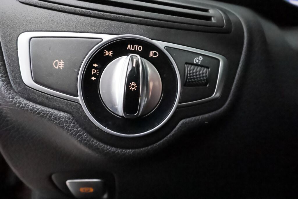 Mercedes-Benz C 2016 Ruskea (beige)