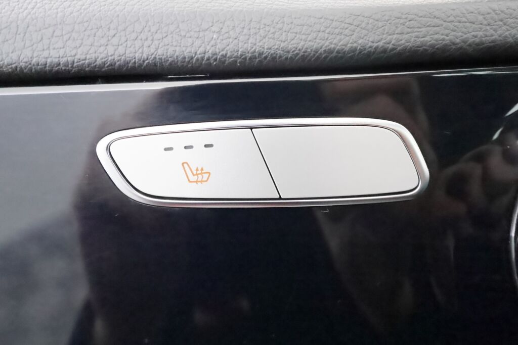 Mercedes-Benz C 2016 Ruskea (beige)