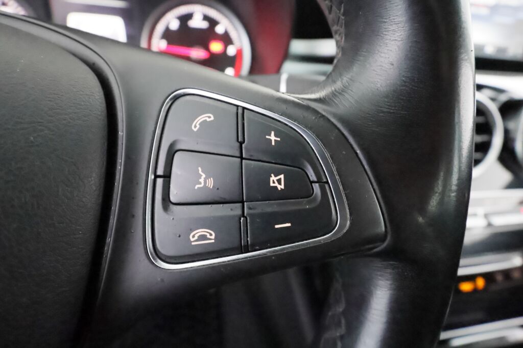 Mercedes-Benz C 2016 Ruskea (beige)