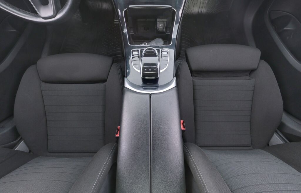 Mercedes-Benz C 2016 Ruskea (beige)