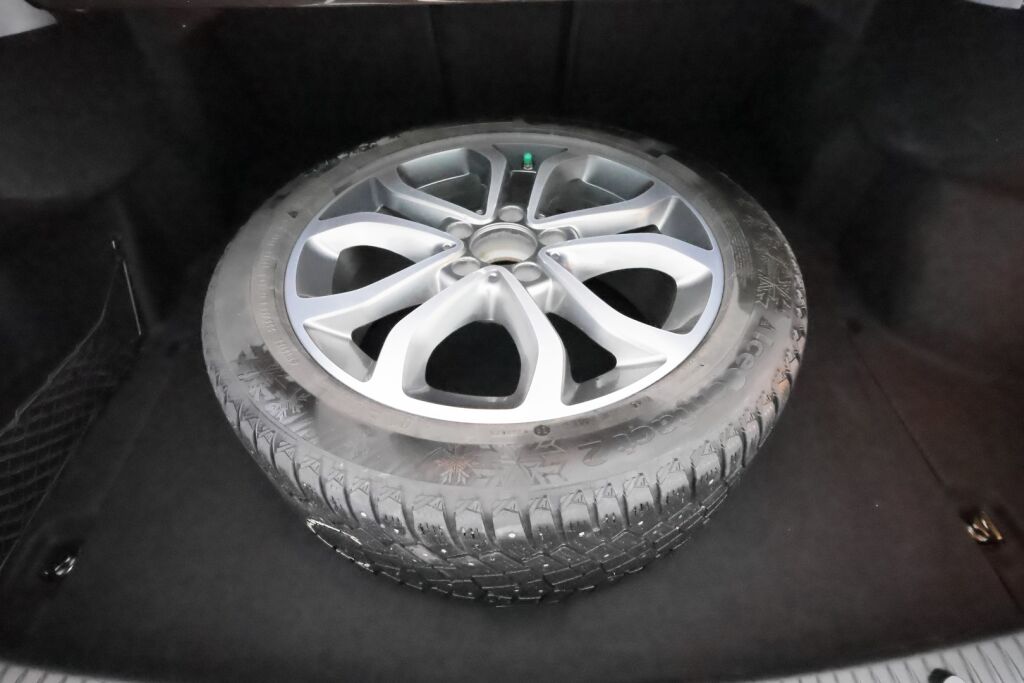 Mercedes-Benz C 2016 Ruskea (beige)