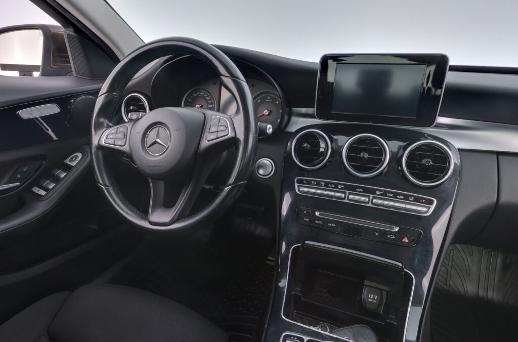 Mercedes-Benz C 2016 Ruskea (beige)