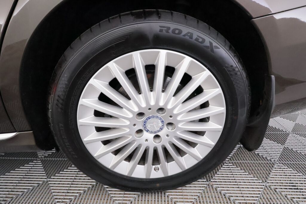 Mercedes-Benz C 2016 Ruskea (beige)