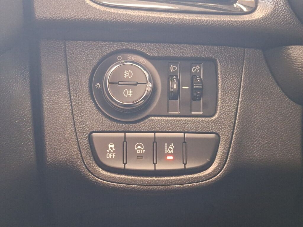 Opel Karl 2016 Musta