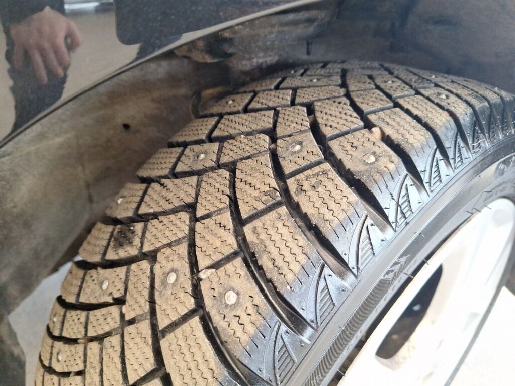 Opel Karl 2016 Musta