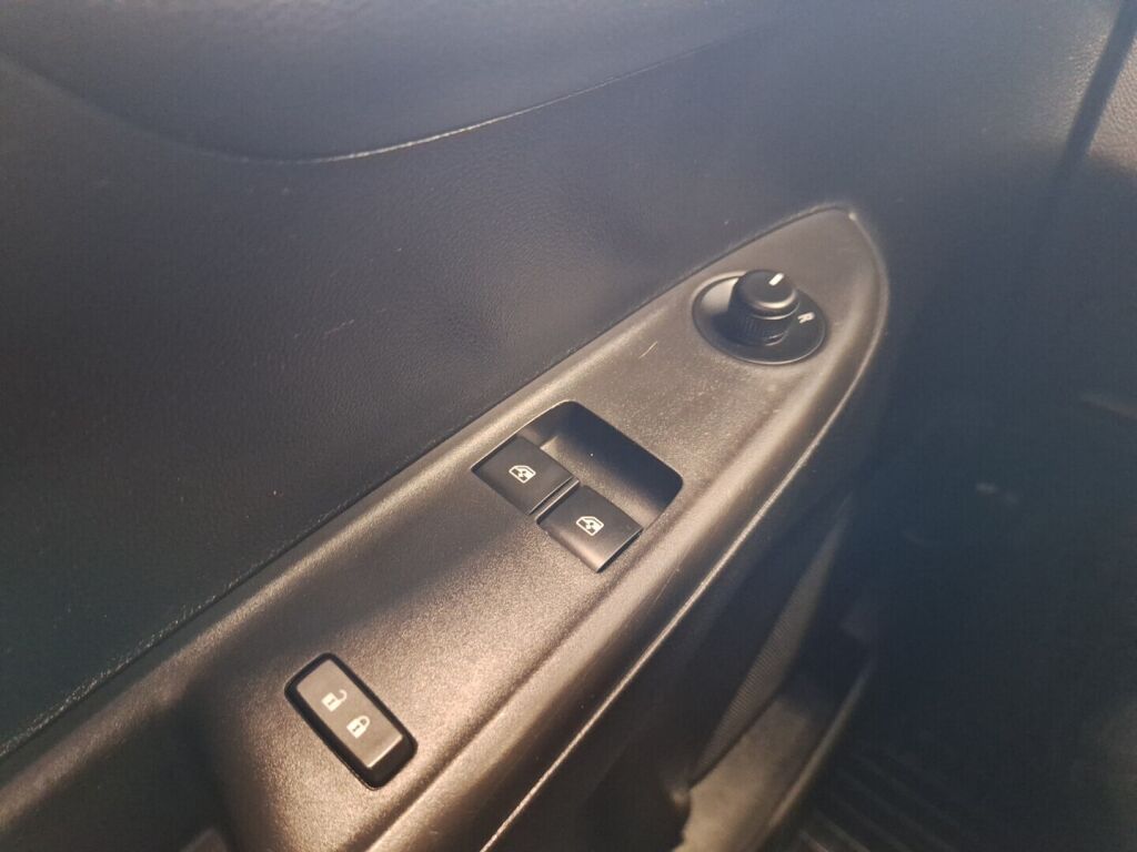 Opel Karl 2016 Musta