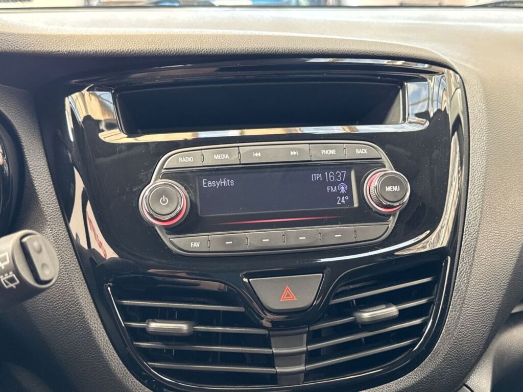 Opel Karl 2017 Valkoinen