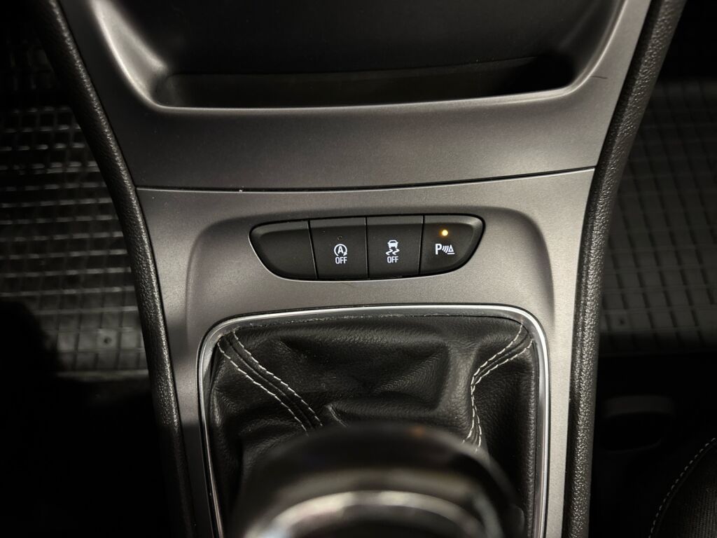 Opel Astra 2016 Musta