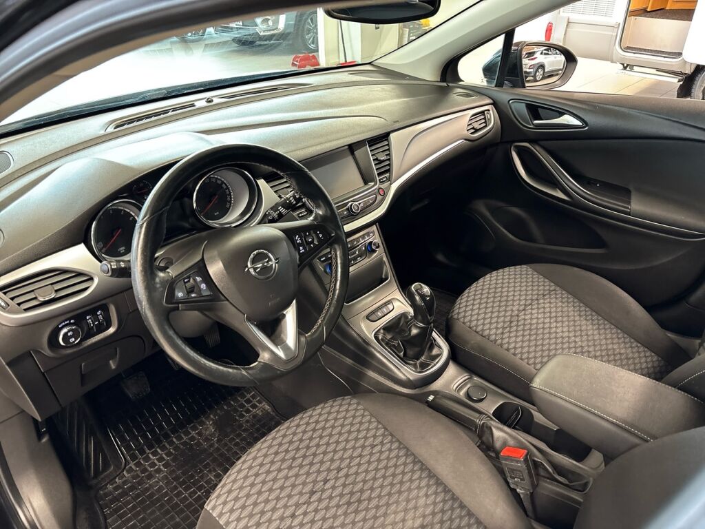 Opel Astra 2016 Musta