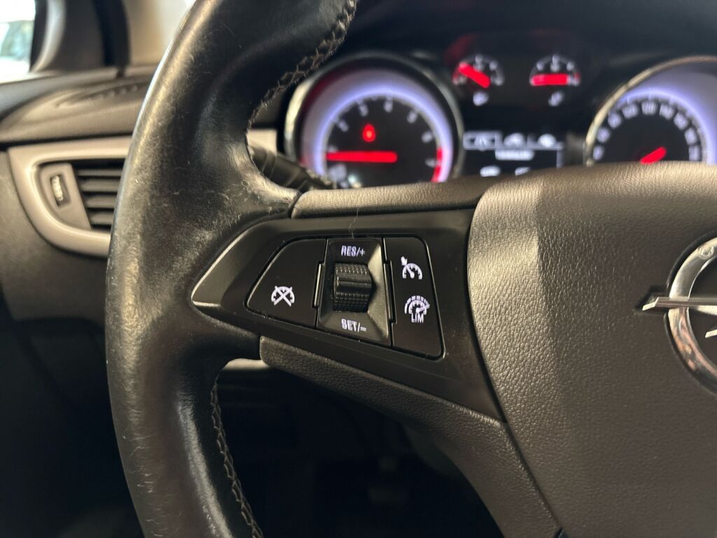 Opel Astra 2016 Musta