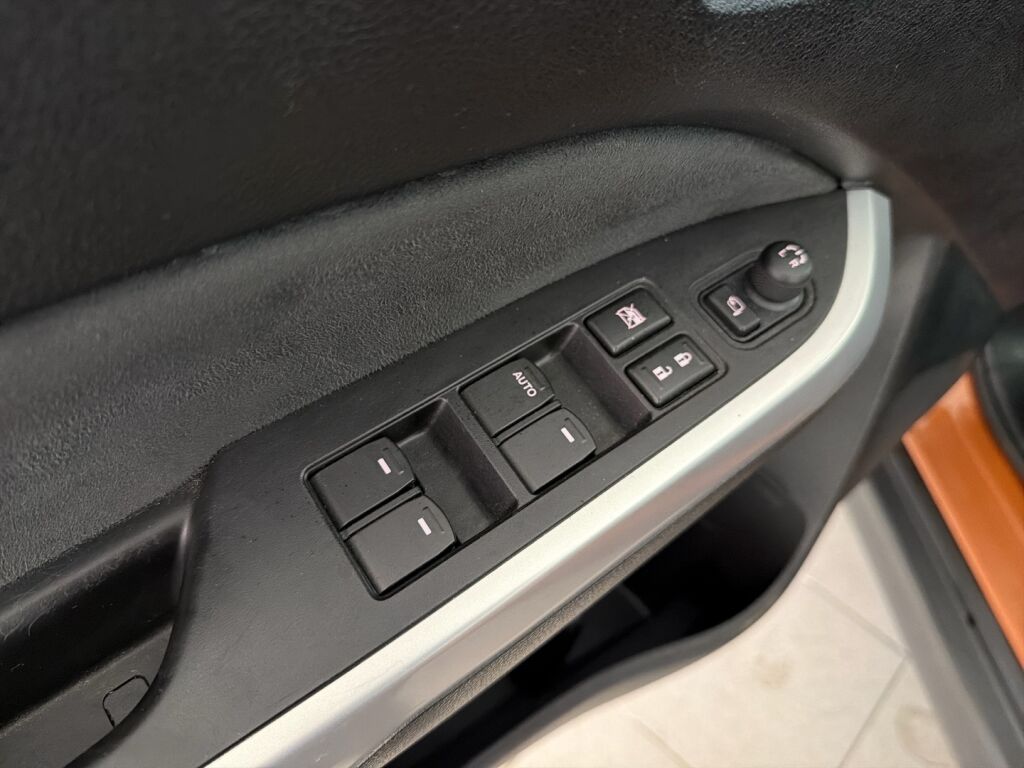 Suzuki Vitara 2016 Oranssi