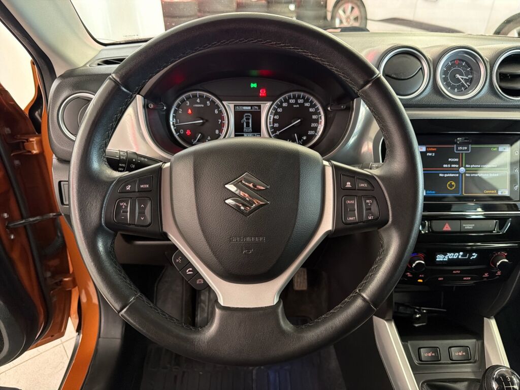 Suzuki Vitara 2016 Oranssi