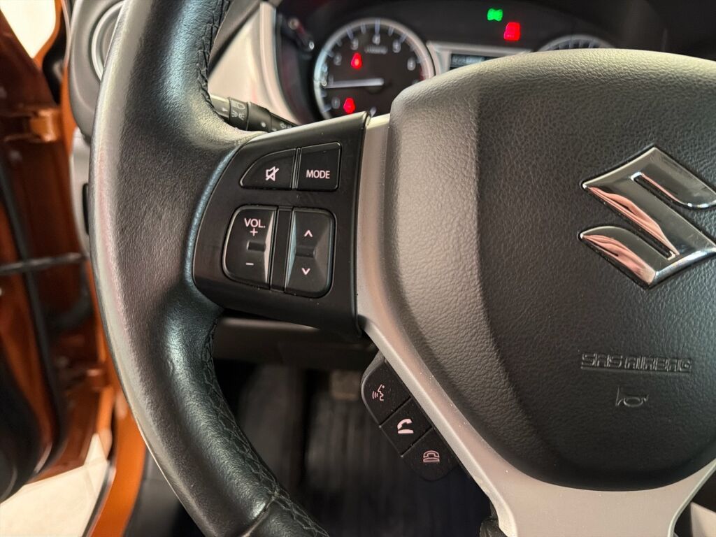 Suzuki Vitara 2016 Oranssi