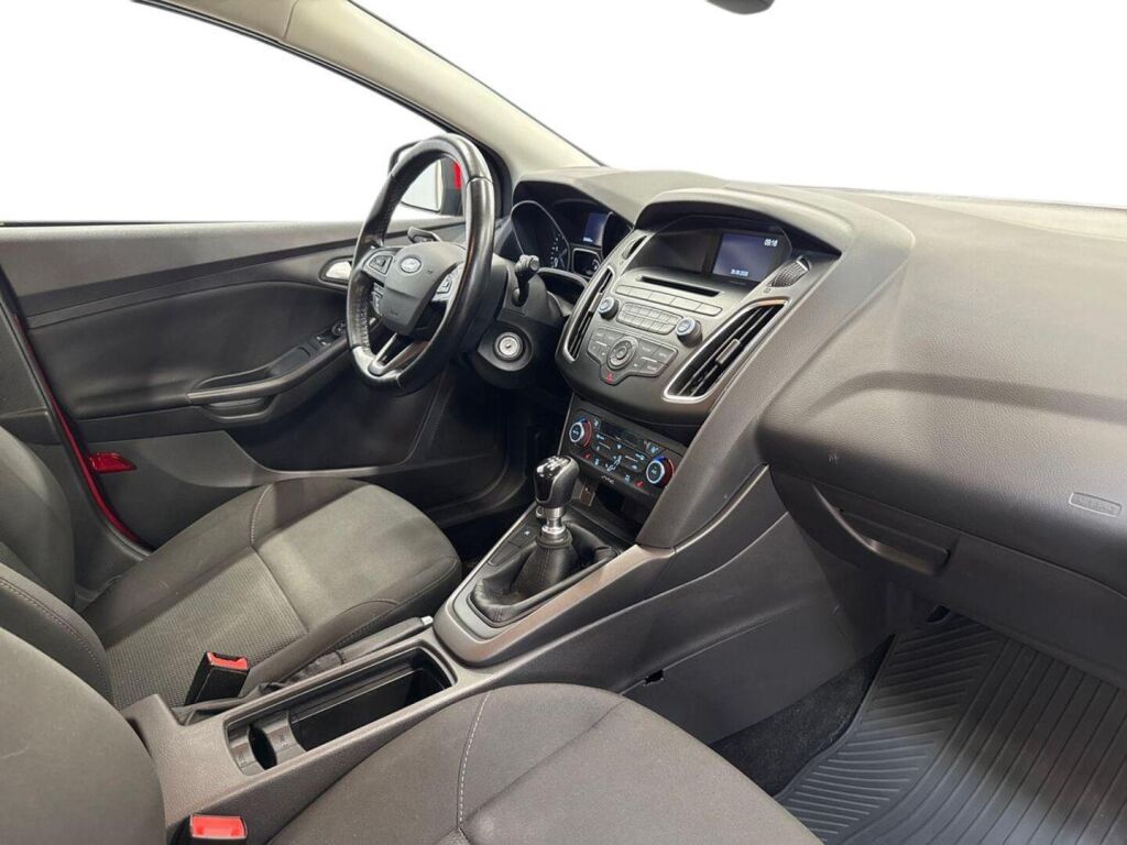 Ford Focus 2017 Punainen