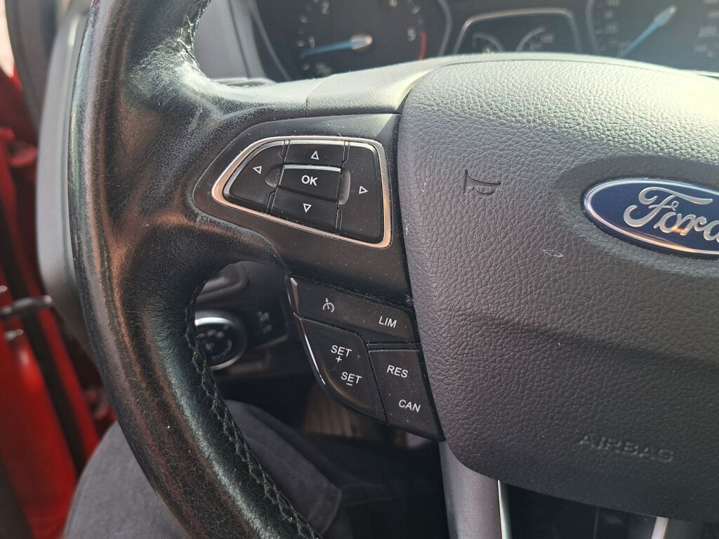 Ford Focus 2017 Punainen