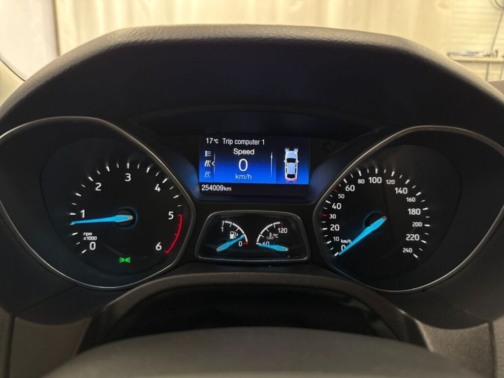 Ford Focus 2017 Punainen