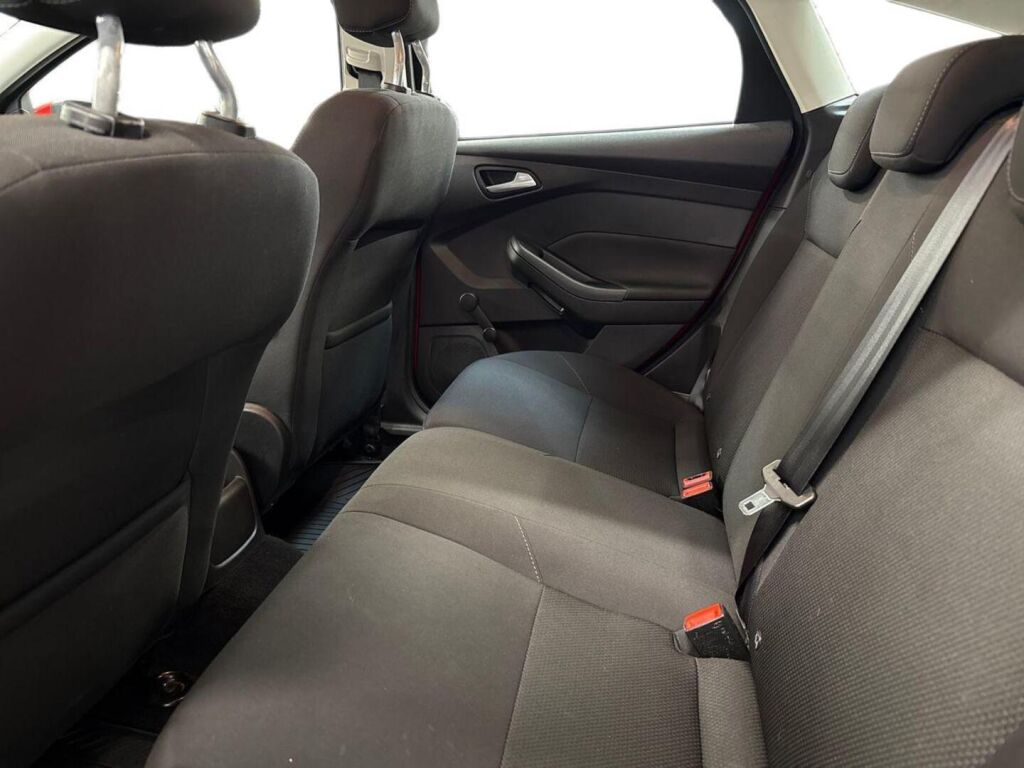 Ford Focus 2017 Punainen