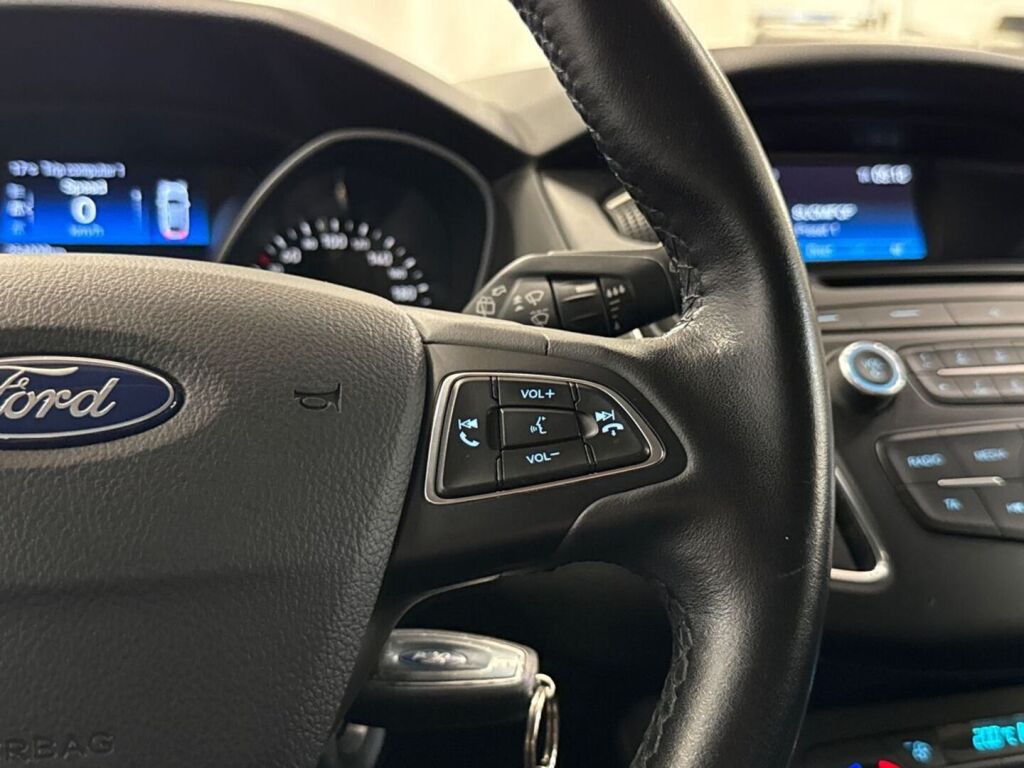 Ford Focus 2017 Punainen